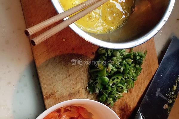 虾仁炒鸡蛋的做法图解1