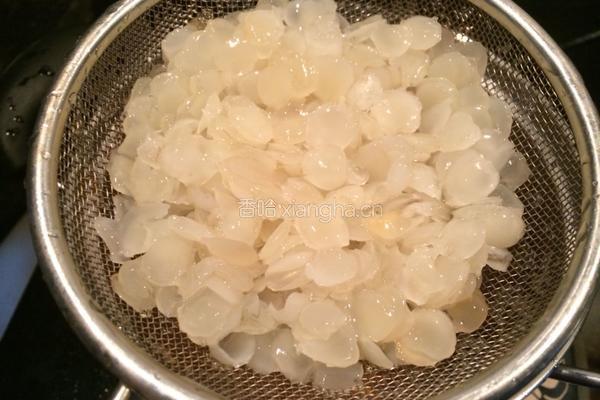 桃胶雪莲子牛奶羹的做法图解4