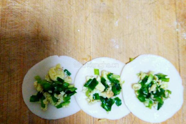 玫瑰花煎饺的做法图解1