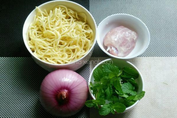 肉丁薄荷凉面的做法图解1