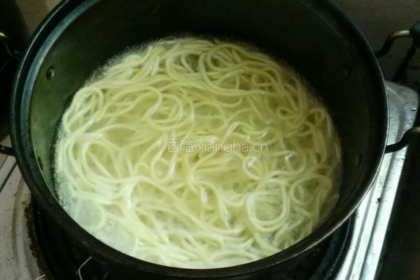 肉丁薄荷凉面的做法图解4