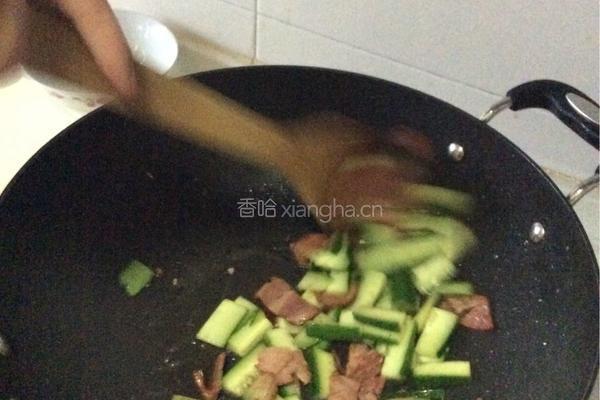 黄瓜炒培根的做法图解5