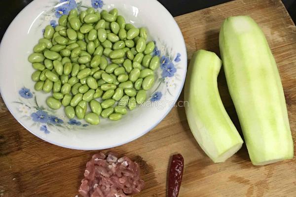 丝瓜 毛豆炒肉丝的做法图解1