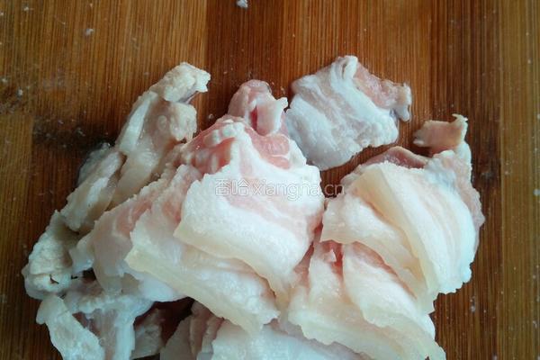 红椒杏鲍菇炒肉～的做法图解1