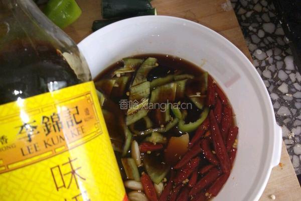 酸辣脆皮黄瓜的做法图解4