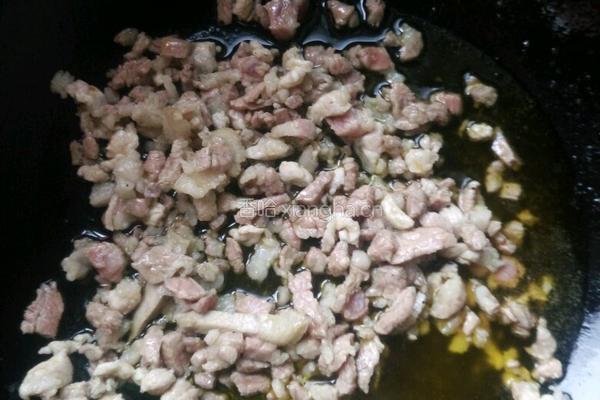 鸡蛋韭菜肉――面条的做法图解3