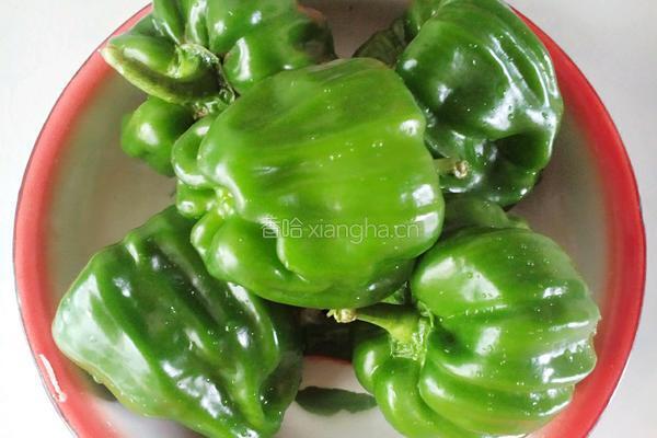 青椒豆片的做法图解1