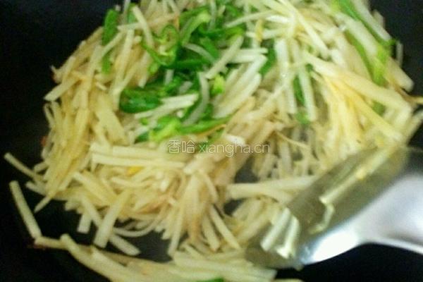 青椒脆萝卜的做法图解6