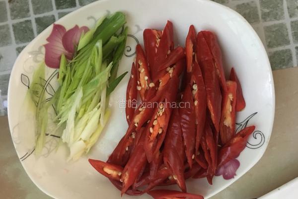 红辣椒炒腊牛肉的做法图解4