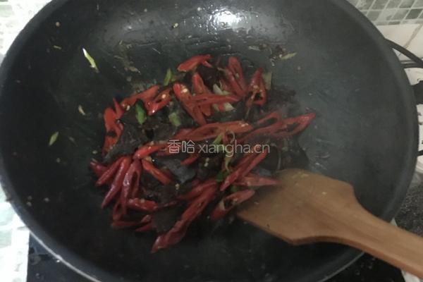 红辣椒炒腊牛肉的做法图解11