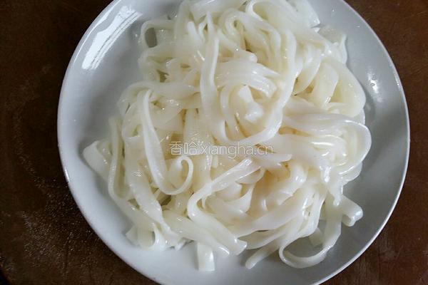 肉丝炒米粉的做法图解3