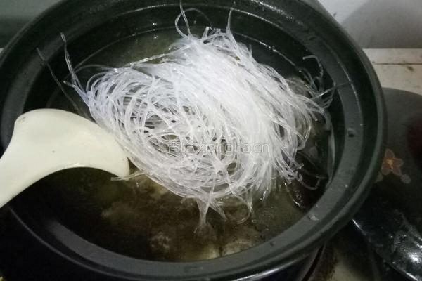 猪骨香菇粉丝汤的做法图解8