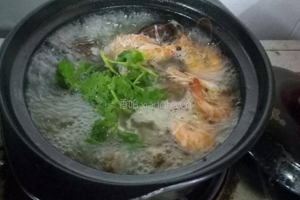 猪骨香菇粉丝汤的做法图解11