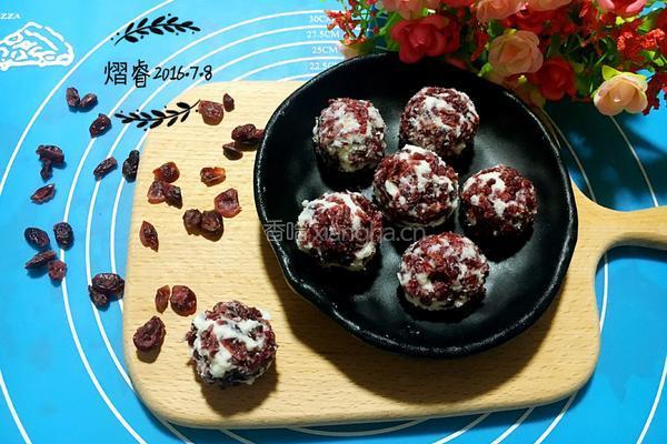 蔓越莓椰丝乳酪球的做法图解7