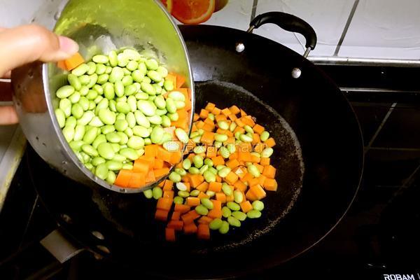 青豆炒腊肉的做法图解4