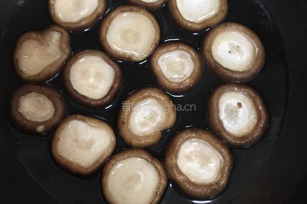 瘦肉鹌鹑蛋瓤鲜冬菇的做法图解2