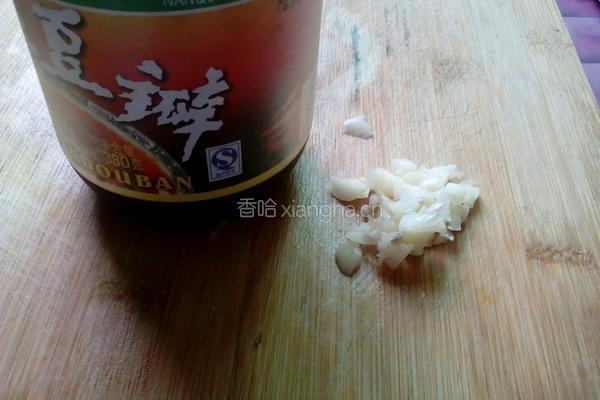 豆瓣酱烧豆腐的做法图解1