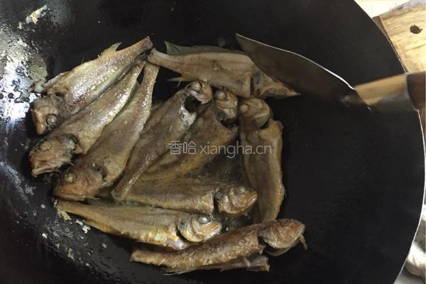 红烧小黄鱼的做法图解2