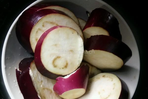 蒜泥拌蒸茄的做法图解3