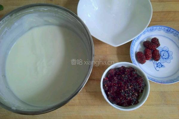 桑葚果酱酸奶的做法图解2