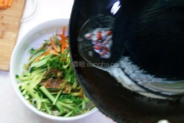 凉拌黄瓜豆芽胡萝卜的做法图解7