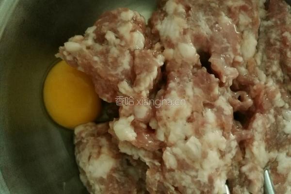 猪肉卷心菜馅饼的做法图解4