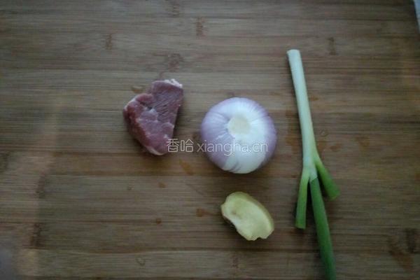 洋葱炒肉的做法图解1