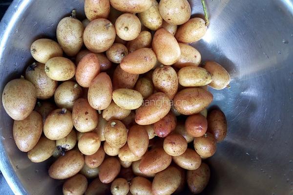 黄皮蜜饯的做法图解1