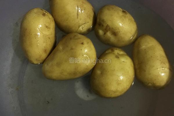 炸土豆球的做法图解1