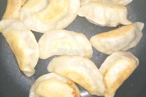 电饭锅煎饺的做法图解6