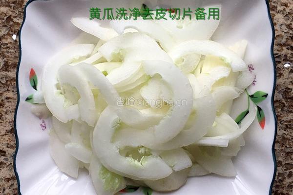 【老黄瓜拌粉丝】的做法图解2