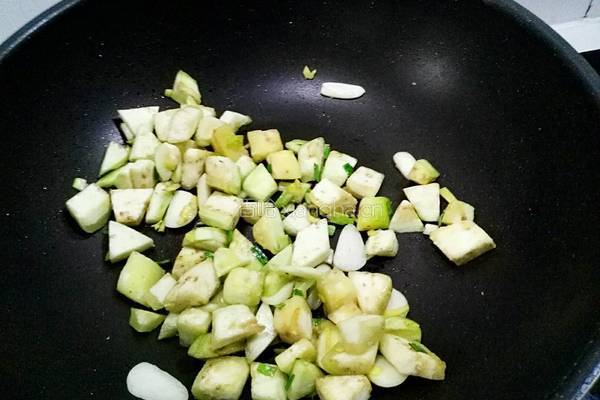 豆腐片炒茄子的做法图解5