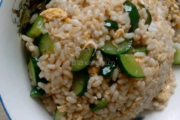 黄瓜鸡蛋炒米饭的做法图解5