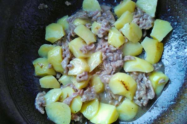 土豆焖牛肉的做法图解7