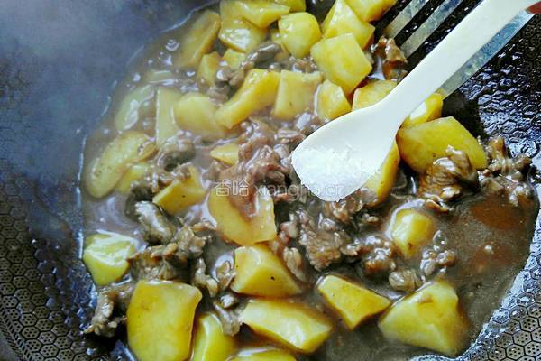 土豆焖牛肉的做法图解10