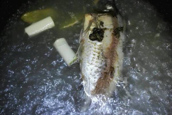 鲫鱼豆腐汤的做法图解3