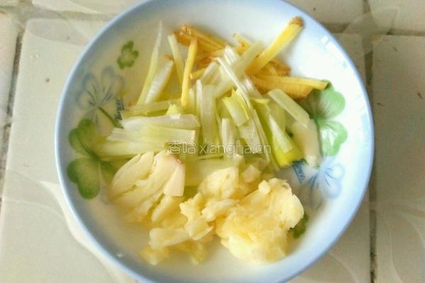 素炒南瓜块的做法图解2
