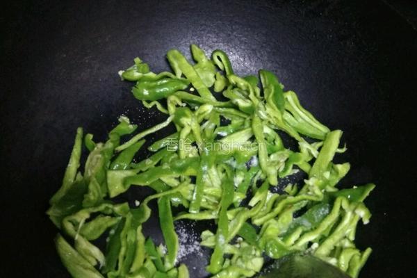 青椒土豆的做法图解2