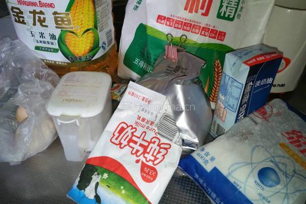 火腿肠面包的做法图解1