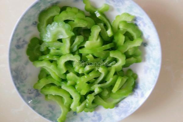 豆豉苦瓜的做法图解3