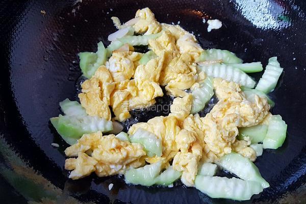 丝瓜炒山鸡蛋的做法图解6