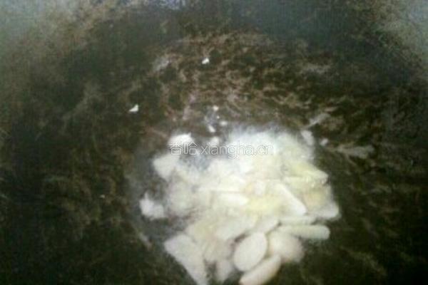 洋葱炒肉丁的做法图解4
