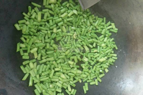 豆角火腿的做法图解3