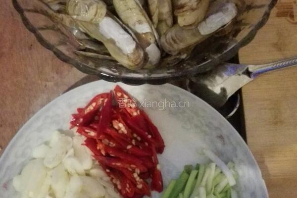辣浇蛏子的做法图解1