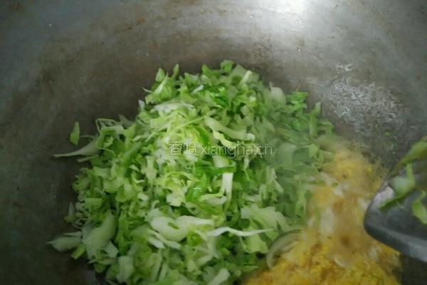 白菜鸡蛋炒饭的做法图解3