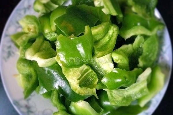 酱爆青椒的做法图解1