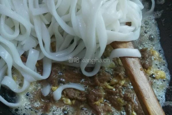 牛肉炒河粉的做法图解7