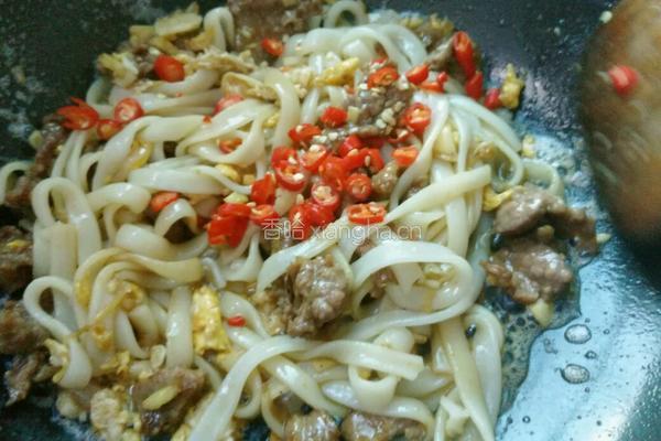牛肉炒河粉的做法图解9