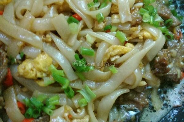 牛肉炒河粉的做法图解10