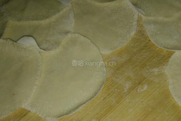 韭菜猪肉馅水饺的做法图解3
